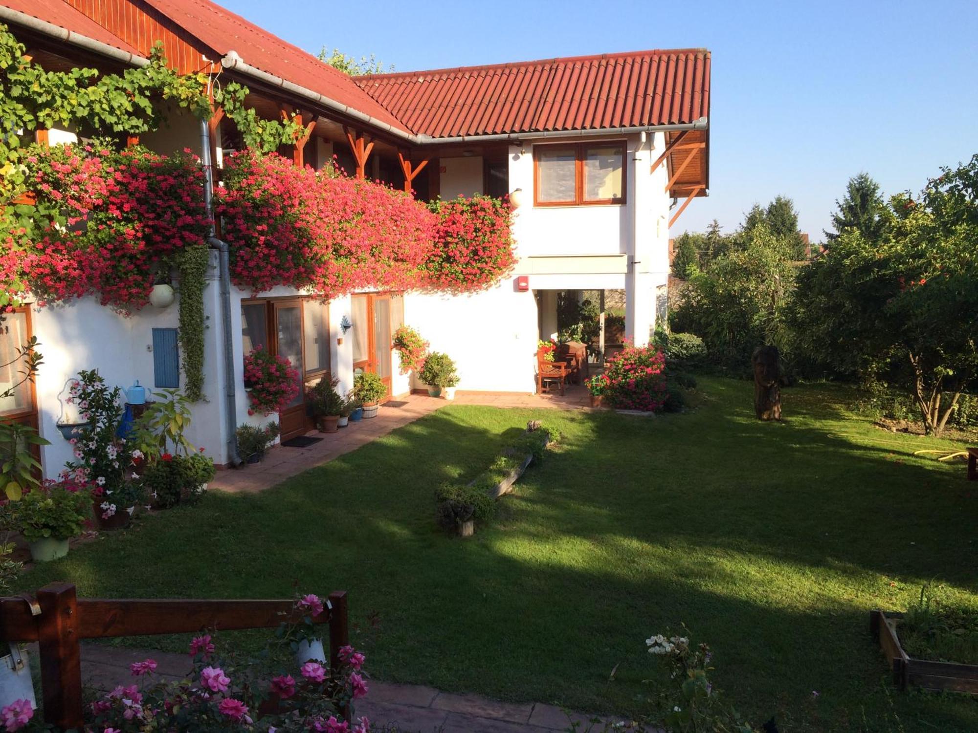 Ida Rooms Lajosmizse Exterior foto