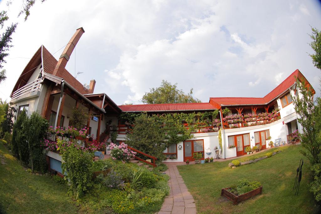 Ida Rooms Lajosmizse Exterior foto